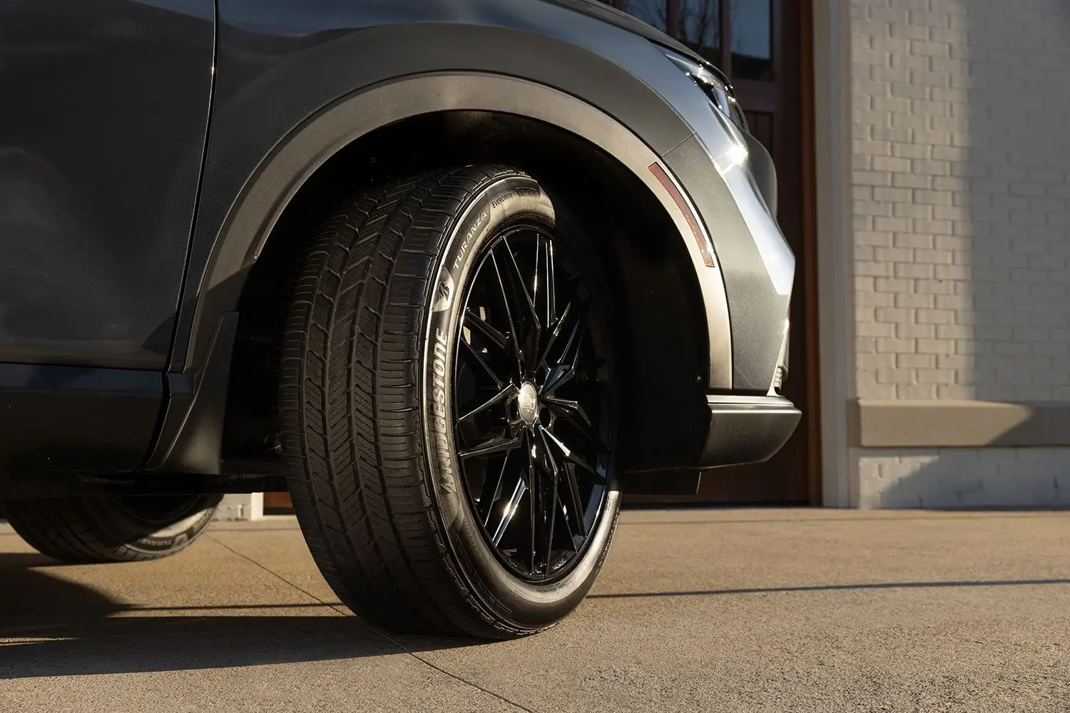 what are touring tires