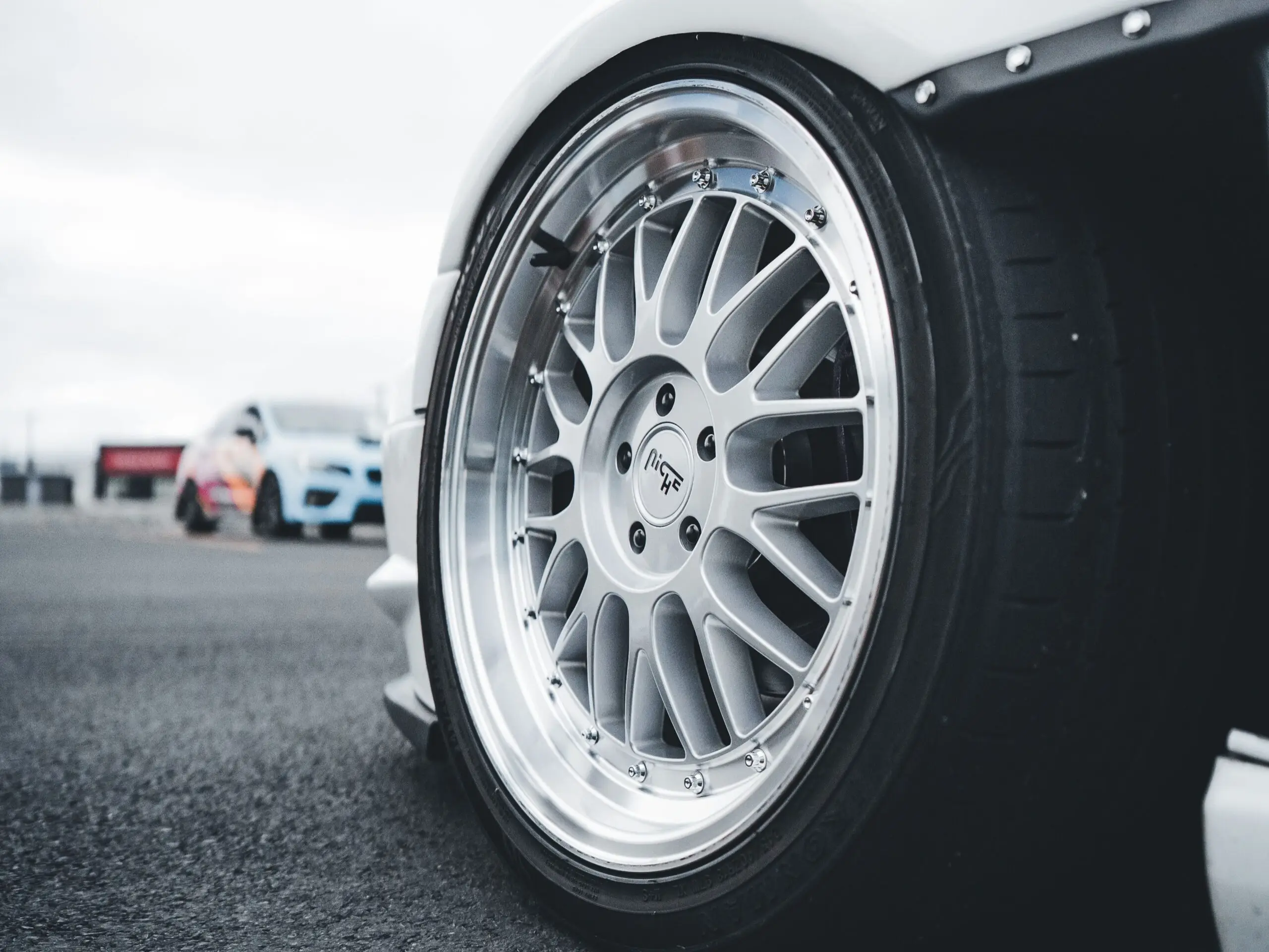 Stretched tire on 20x9 rim
